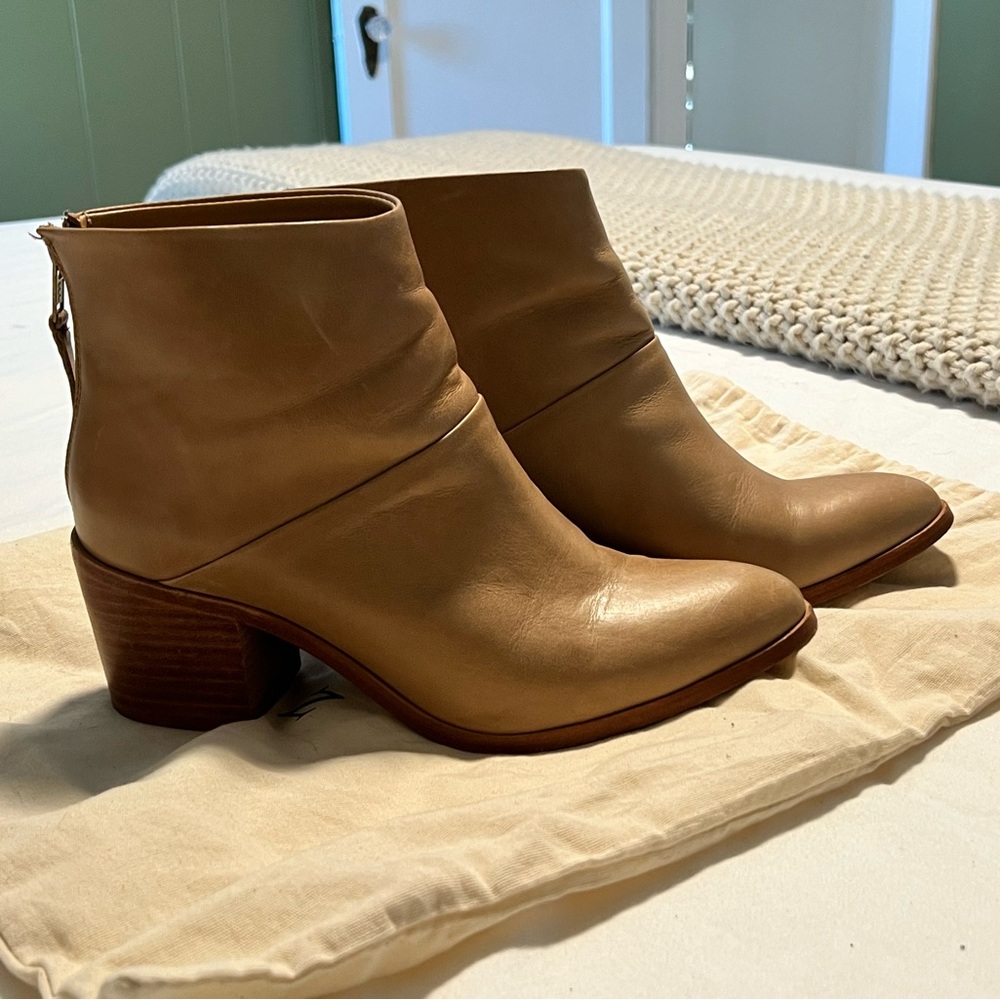 Nisolo Dari Boots, Almond leather, size 10